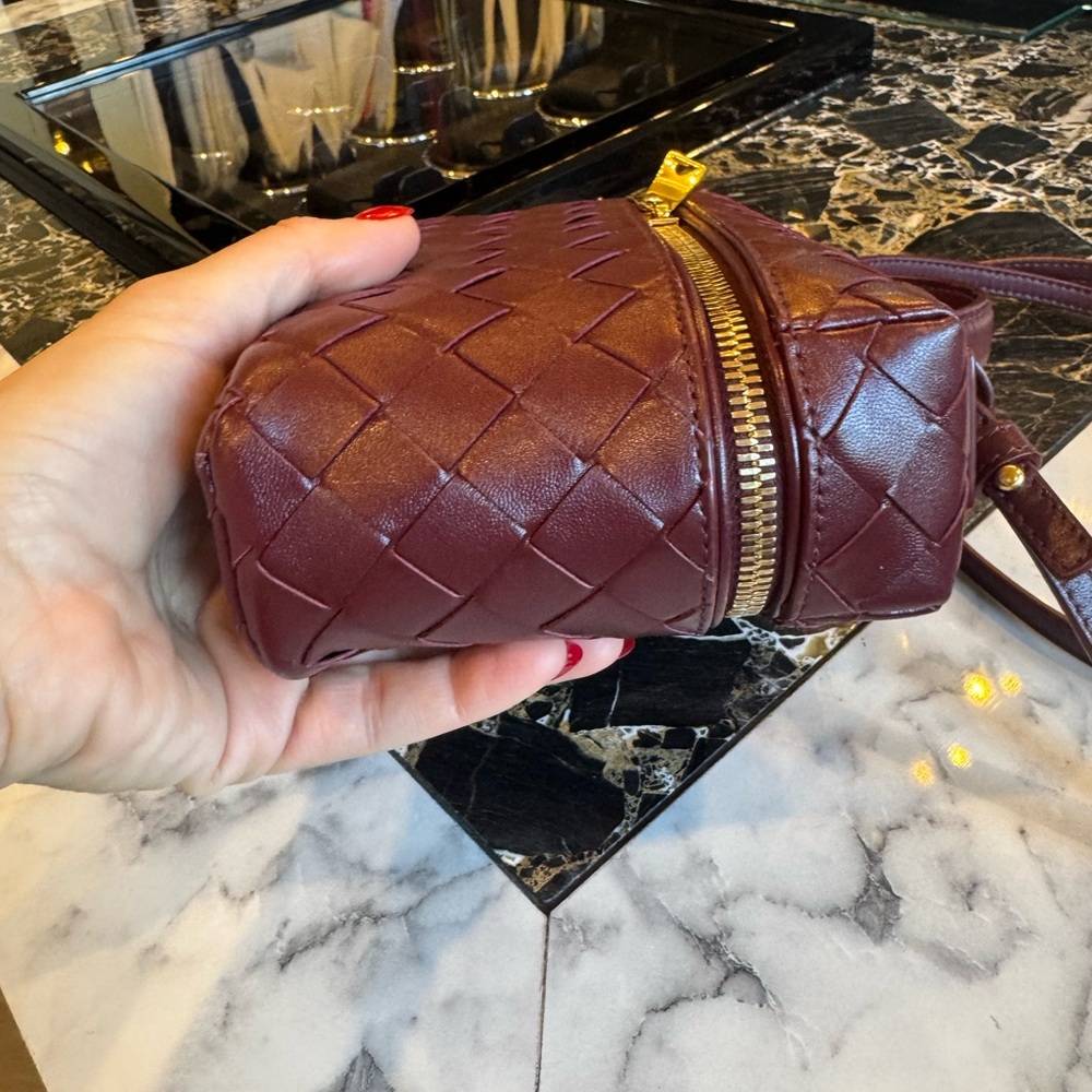 Bottega Veneta Woven Leather Box Bag with Gold Accents - Picture 5 of 8